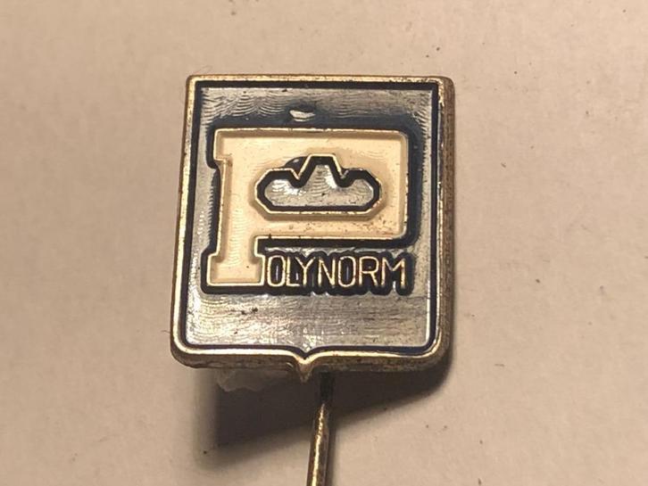 Metalen POLYNORM Speld (Blauw/Wit)., Verzamelen, Speldjes, Pins en Buttons, Zo goed als nieuw, Speldje of Pin, Merk, Verzenden