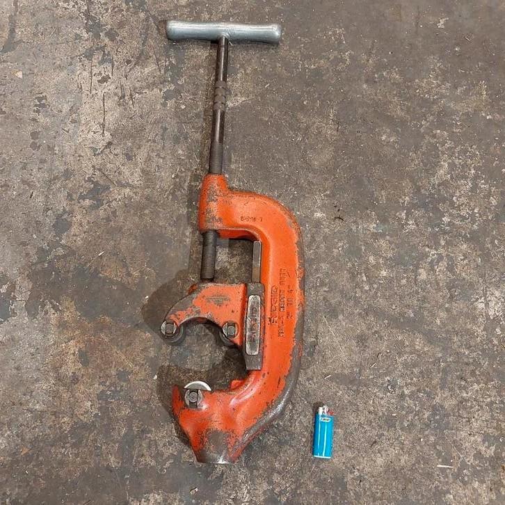 Ridgid pijpensnijder no 4-s buizen snijder 4" groot model, Doe-het-zelf en Verbouw, Gereedschap | Handgereedschap, Zo goed als nieuw