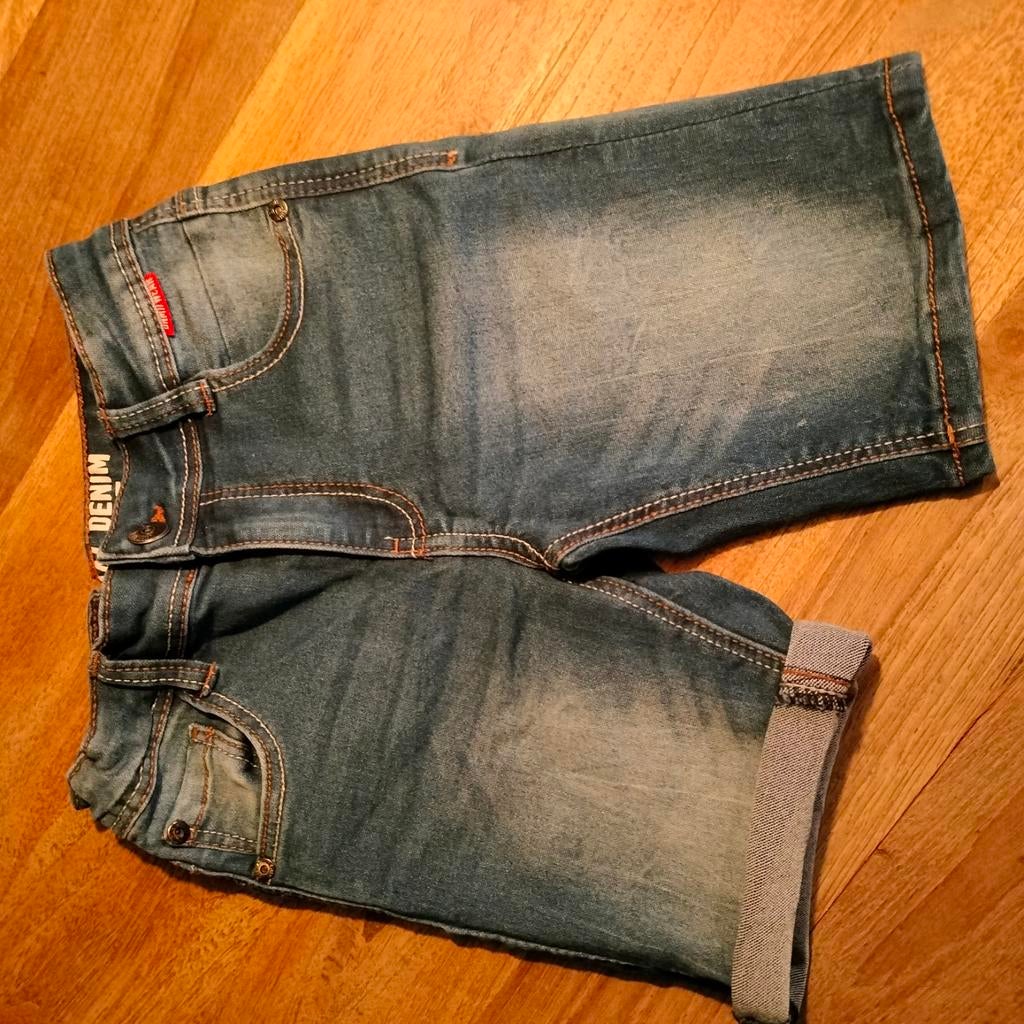 Korte broek jeans maar 116, Broek, Terstal, Ophalen of Verzenden, Zo goed als nieuw
