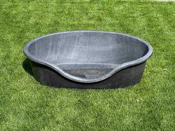 Kunststof hondenmand 100x75 beschikbaar voor biedingen