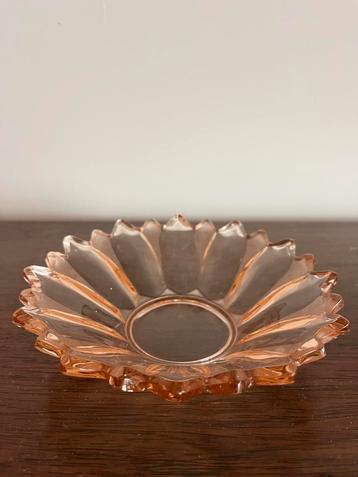 Brocante roze serveerschaal beschikbaar voor biedingen