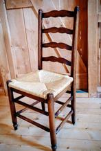 Landelijke houten stoelen met rieten zitting, Huis en Inrichting, Riet of Rotan, Zo goed als nieuw, Ophalen, Landelijk & stoer