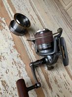 Daiwa Emcast advanced 4500 met reserve spoel, Ophalen of Verzenden, Zo goed als nieuw, Molen