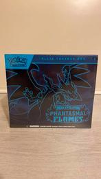Phantasmal Flames ETB, Hobby en Vrije tijd, Verzamelkaartspellen | Pokémon, Ophalen of Verzenden, Nieuw, Overige typen, Foil