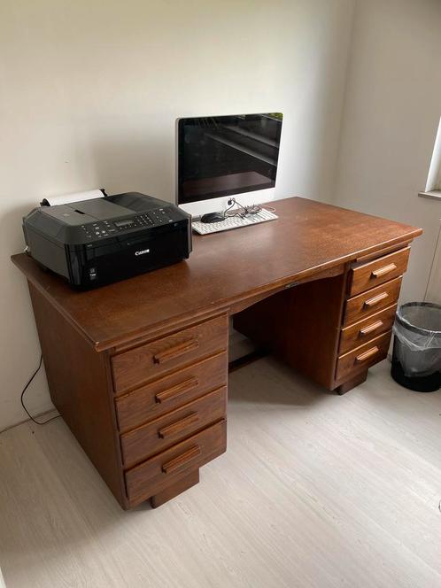 Vintage retro houten bureau met lades, Huis en Inrichting, Bureaus, Gebruikt, Bureau, Ophalen