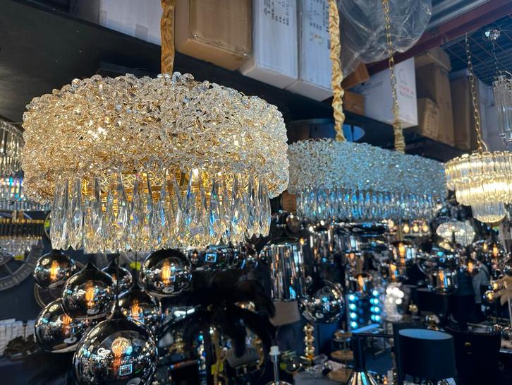 Elegante Kroonluchter met Kristallen in het rond of ovaal, Huis en Inrichting, Lampen | Kroonluchters, Nieuw, Glas, Metaal, Ophalen of Verzenden