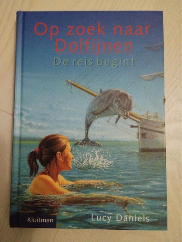 Leesboek jeugd Op zoek naar Dolfijnen; De reis begint, Boeken, Kinderboeken | Jeugd | 10 tot 12 jaar, Zo goed als nieuw, Fictie