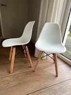 Kinderstoeltjes met houten frame en kunststof kuip, Gebruikt, Twee, Wit, Ophalen of Verzenden
