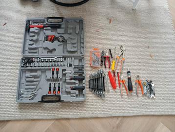 Restant gereedschap deels in koffer beschikbaar voor biedingen