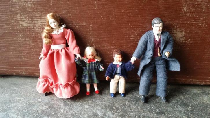 caco popjes man, vrouw porselein hoofdjes en meisje, jongen, Verzamelen, Poppenhuizen en Toebehoren, Zo goed als nieuw, Popje