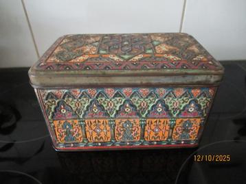ZELDZAAM  OUD BLIK MET MOTIEVEN- CONTAINER- MADE IN HOLLAND beschikbaar voor biedingen