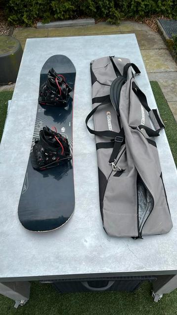 Snowboard 146 met tas beschikbaar voor biedingen
