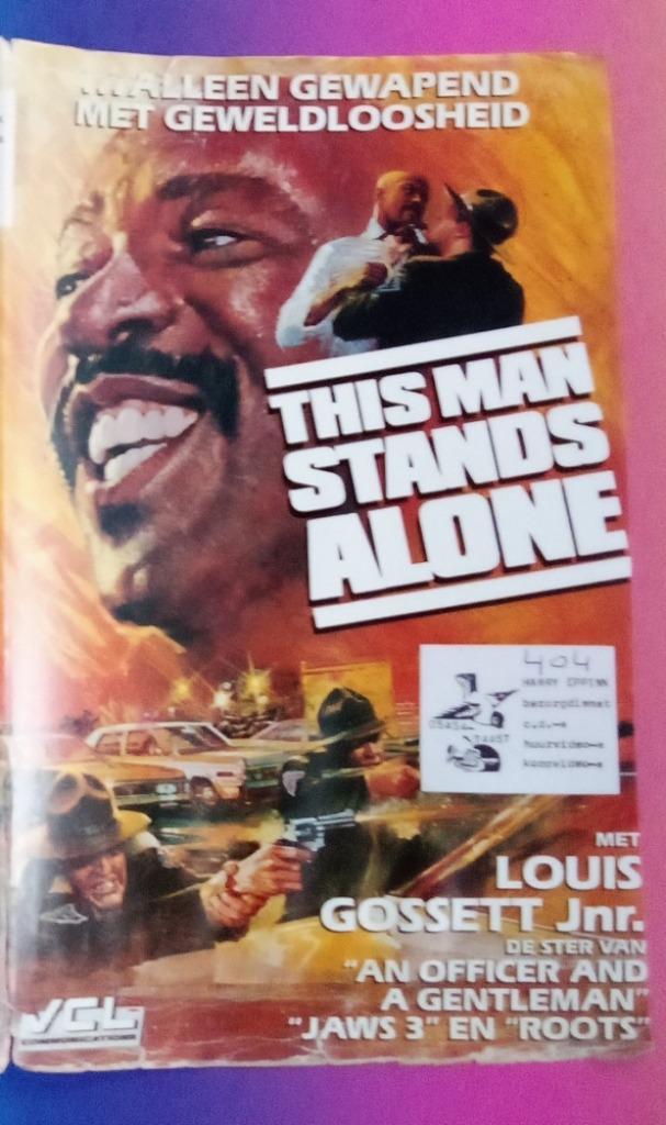 VHS - This Man Stand Alone - Ex-rental, Cd's en Dvd's, VHS | Film, Gebruikt, Actie en Avontuur, Vanaf 16 jaar, Verzenden
