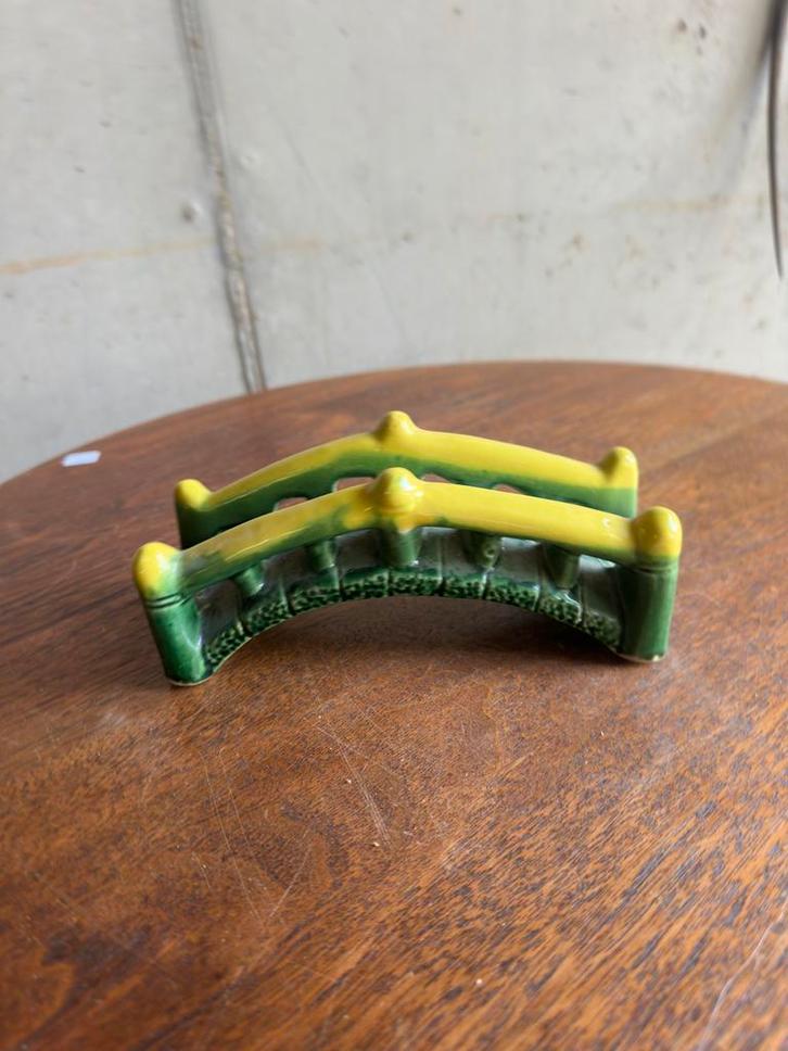 Keramieken bonsai brug – groen geglazuurd miniatuur, Antiek en Kunst, Antiek | Keramiek en Aardewerk, Ophalen of Verzenden