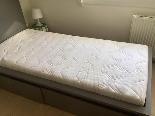 Ikea bed grijs 90x200 + hoogwaardig Matraze, Huis en Inrichting, Slaapkamer | Bedden, Zo goed als nieuw, Eenpersoons, 90 cm, 200 cm