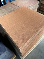 Tapijttegels 50x50 cm bruin ( 135 stuks, 33m2), Huis en Inrichting, Stoffering | Vloerbedekking, Ophalen, Gebruikt, Q, 25 tot 50 m²