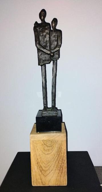 Beeld 'Vriendschap' van Jos Gielen (1952-) beschikbaar voor biedingen