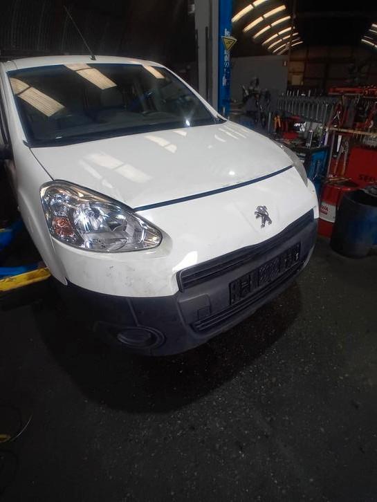 Voorbumper voor een Peugeot Partner bj.2014, Auto diversen, Overige Auto diversen, Ophalen
