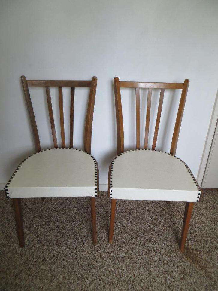 2 Vintage stoelen met spijlen. Jaren 60. Mid-century, Huis en Inrichting, Stoelen, Gebruikt, Twee, Hout, Overige materialen, Overige kleuren