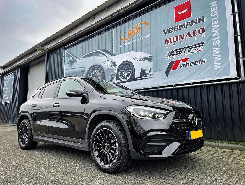 Mercedes winterbanden set plus wielbouten en TPMS censoren, Ophalen, 18 inch, Gebruikt, Banden en Velgen