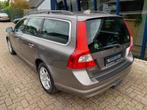 Volvo V70 2.5FT Momentum 230PK H.LEER / ECC / PDC / TREKHAAK, Startonderbreker, Gebruikt, Zwart, Leder en Stof