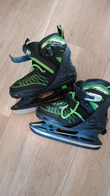 Kinder schaatsen beschikbaar voor biedingen