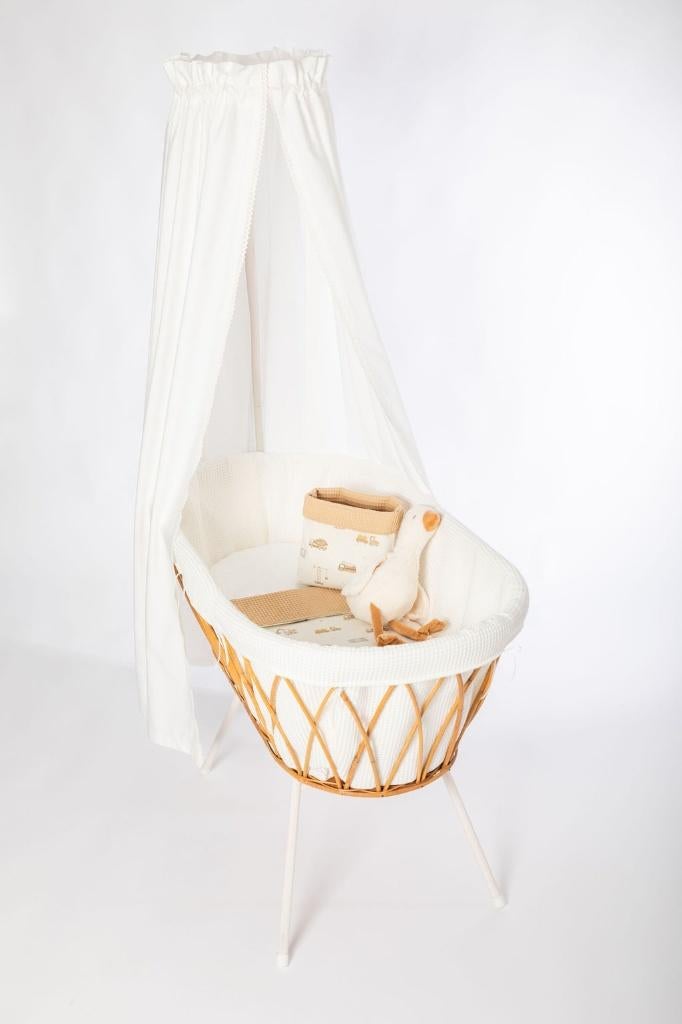 Rotan vintage wieg met nieuwe bekleding en matras, Ophalen, Zo goed als nieuw, Wieg