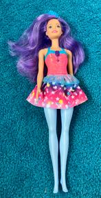 Barbie met paars haar en rokje, Verzamelen, Poppen, Ophalen of Verzenden, Zo goed als nieuw, Fashion Doll