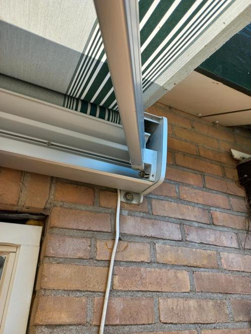 6 meter breed, 3 meter uitval, elektrisch bediend, Tuin en Terras, Zonneschermen, Gebruikt, Knikarmscherm, 150 tot 300 cm, 450 cm of meer