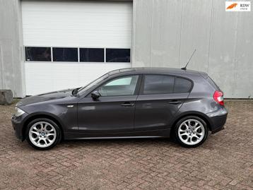 BMW 1-serie 120i AUTOMAAT! beschikbaar voor biedingen