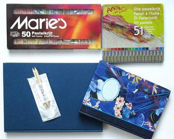 Tekenset pastelverf met twee sketch/teken albums, nieuw.  beschikbaar voor biedingen