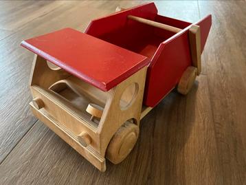 Stoere houten speelgoed kiepwagen beschikbaar voor biedingen