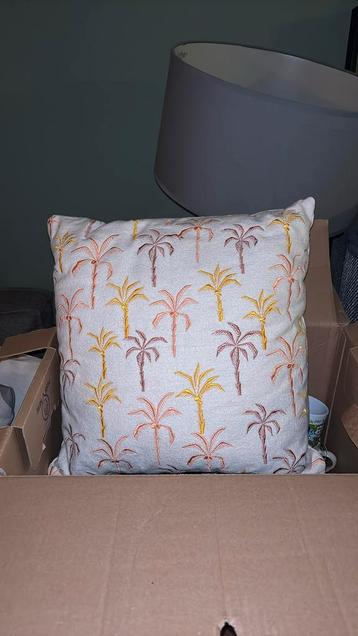 Tropisch kussen met palmboomprint – 45x45 cm beschikbaar voor biedingen