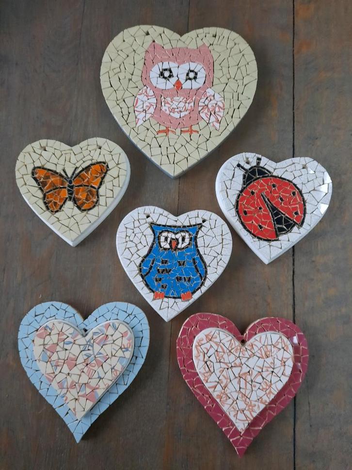 Mozaïek, 6 hartjes met mozaïek steentjes gemaakt., Hobby en Vrije tijd, Knutselen, Nieuw, Materiaal, Ophalen of Verzenden
