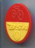 BSA rood/geel plastic rijwielen broche ( G_211 ), Verzenden, Zo goed als nieuw, Transport, Speldje of Pin