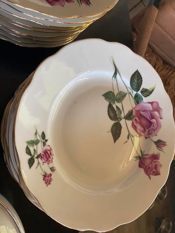 Bohemia roos vintage servies beschikbaar voor biedingen