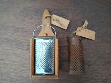 Oude nootmuskaatraspen  beschikbaar voor biedingen