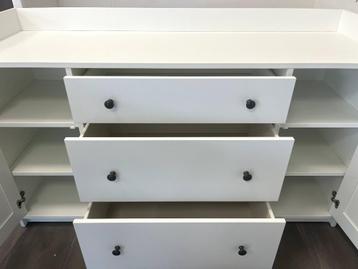 Witte IKEA kast met lades en deuren beschikbaar voor biedingen