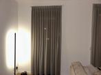 Gratis - Grijze inbetween gordijnen, Huis en Inrichting, Ophalen, Gebruikt, 100 tot 150 cm, 200 cm of meer