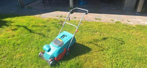 BOSCH Elektrische Verticuteermachine AVR 1100, Tuin en Terras, Verticuteermachines, Zo goed als nieuw, Elektrisch, Ophalen