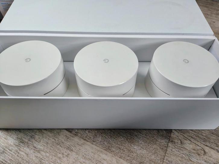 Google WiFi Router + 2 pods, Computers en Software, WiFi-versterkers, Zo goed als nieuw, Ophalen