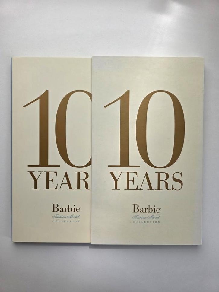 Barbie 10 Years Fashion Model Collection Silkstone boek, Verzamelen, Poppen, Zo goed als nieuw, Fashion Doll, Ophalen of Verzenden