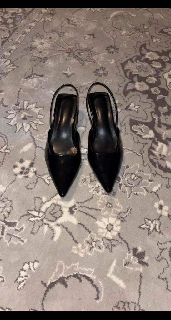 Nieuwe zwarte kitten heels – glanzend lak, Kleding | Dames, Schoenen, Nieuw, Zwart, Verzenden