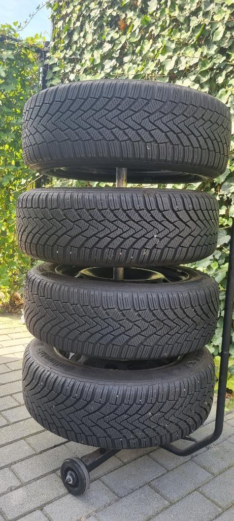 Continental winterbanden 205/55R16 op stalen zwarte velg., Auto-onderdelen, Banden en Velgen, Banden en Velgen, Winterbanden, 16 inch