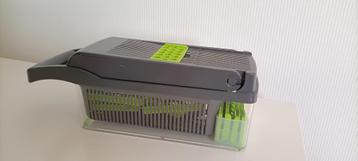 Multifunctionele groentesnijder / mandoline beschikbaar voor biedingen