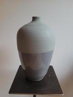 Moderne grijze vaas Mica decorations, Ophalen of Verzenden, Zo goed als nieuw, Overige kleuren, Minder dan 50 cm
