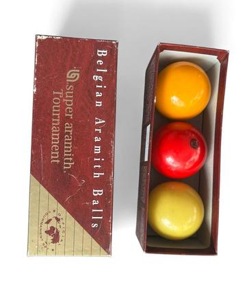 Belgische Aramith Biljartballen - Set beschikbaar voor biedingen