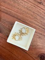 Anna + Nina Sunflower Petals Hoop Earrings goud nieuw, Ophalen of Verzenden, Zo goed als nieuw, Goud