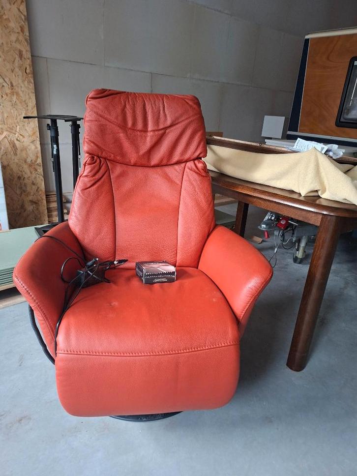 Sta op relax fauteuil Santes van Meubelzorg, Huis en Inrichting, Fauteuils, Zo goed als nieuw, Leer, 75 tot 100 cm, Minder dan 75 cm
