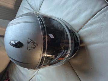 2 helmen met ventilatie beschikbaar voor biedingen